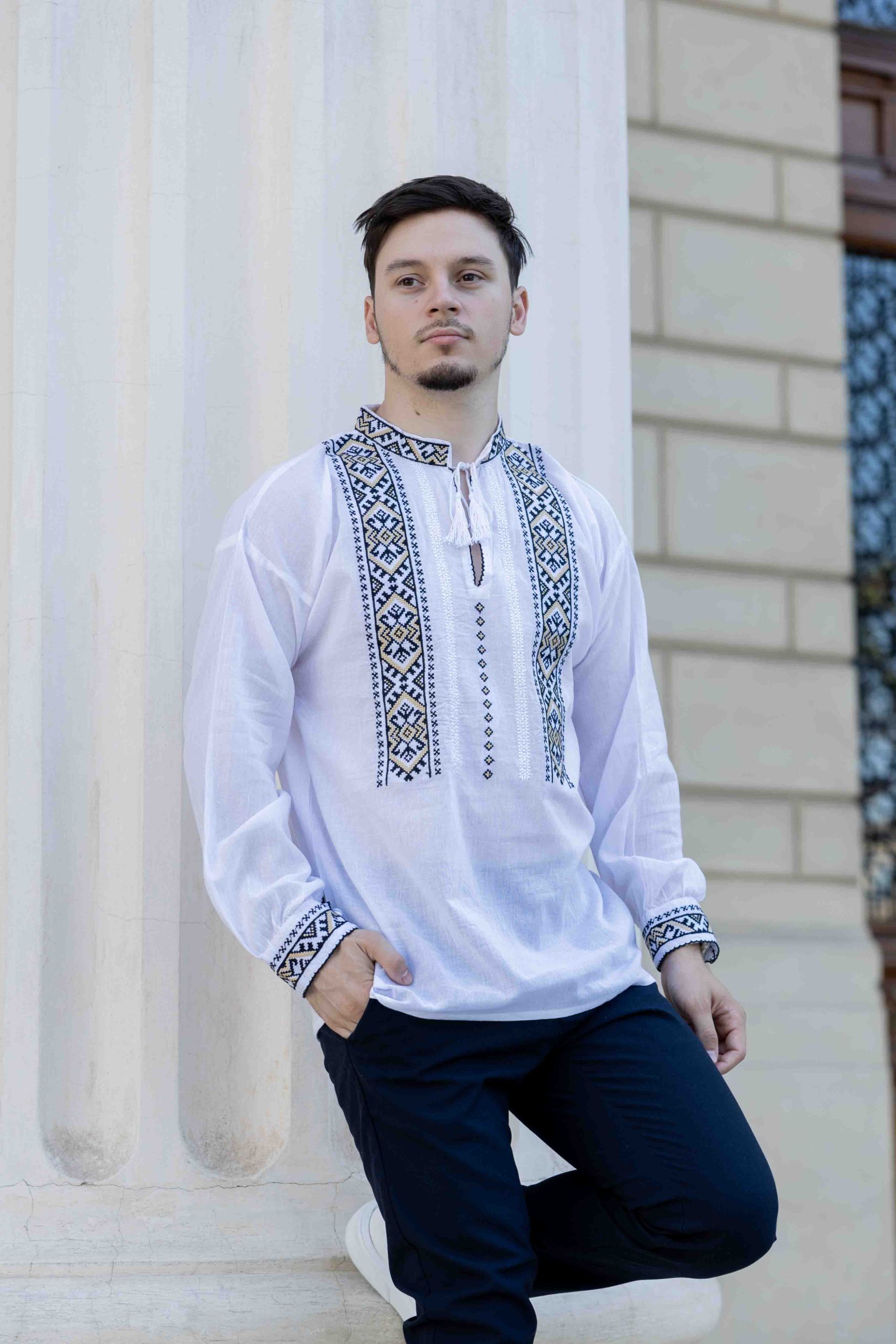 Ia Laviniu broderie bej cu negru - imagine 2