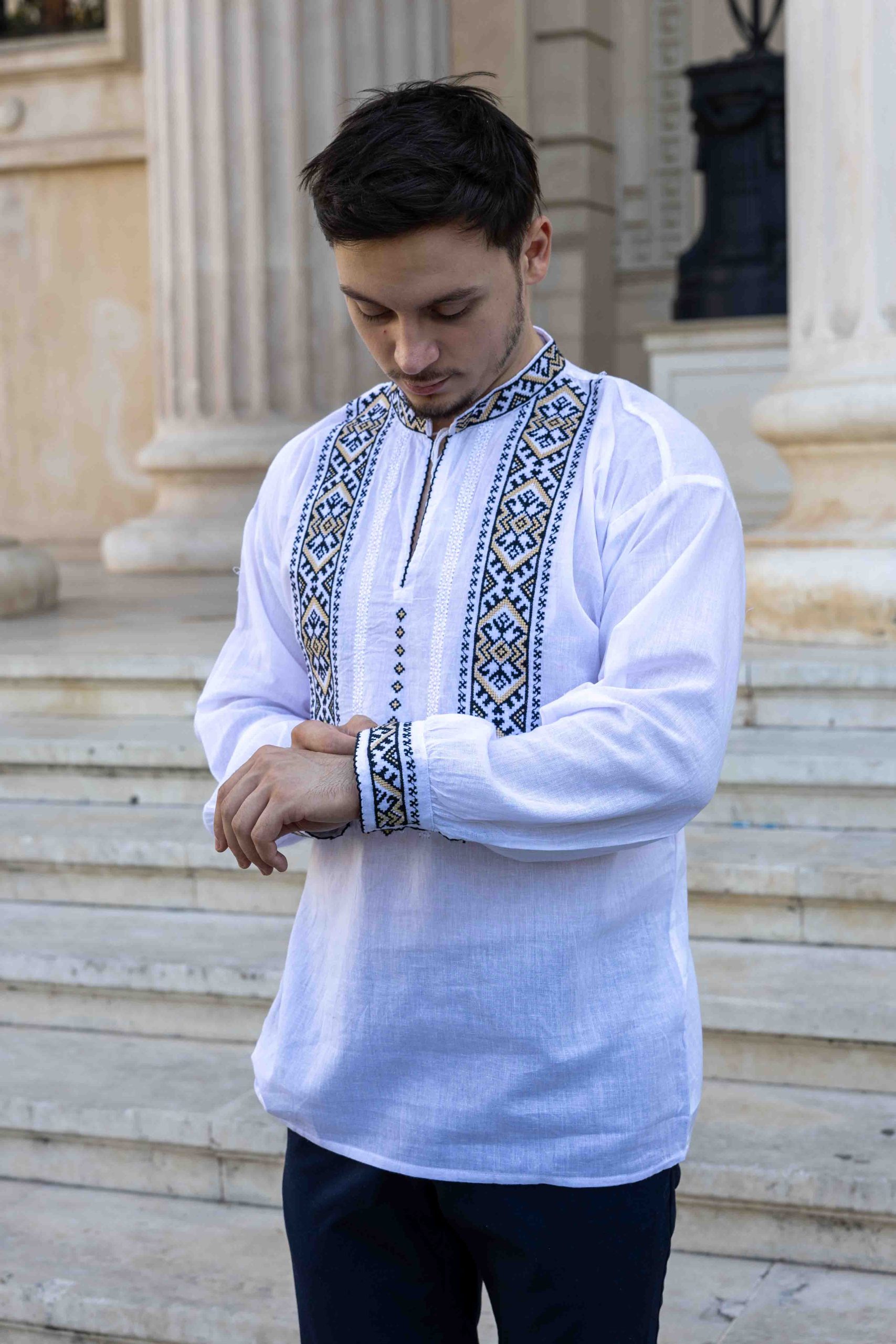 Ia Laviniu broderie bej cu negru - imagine 3
