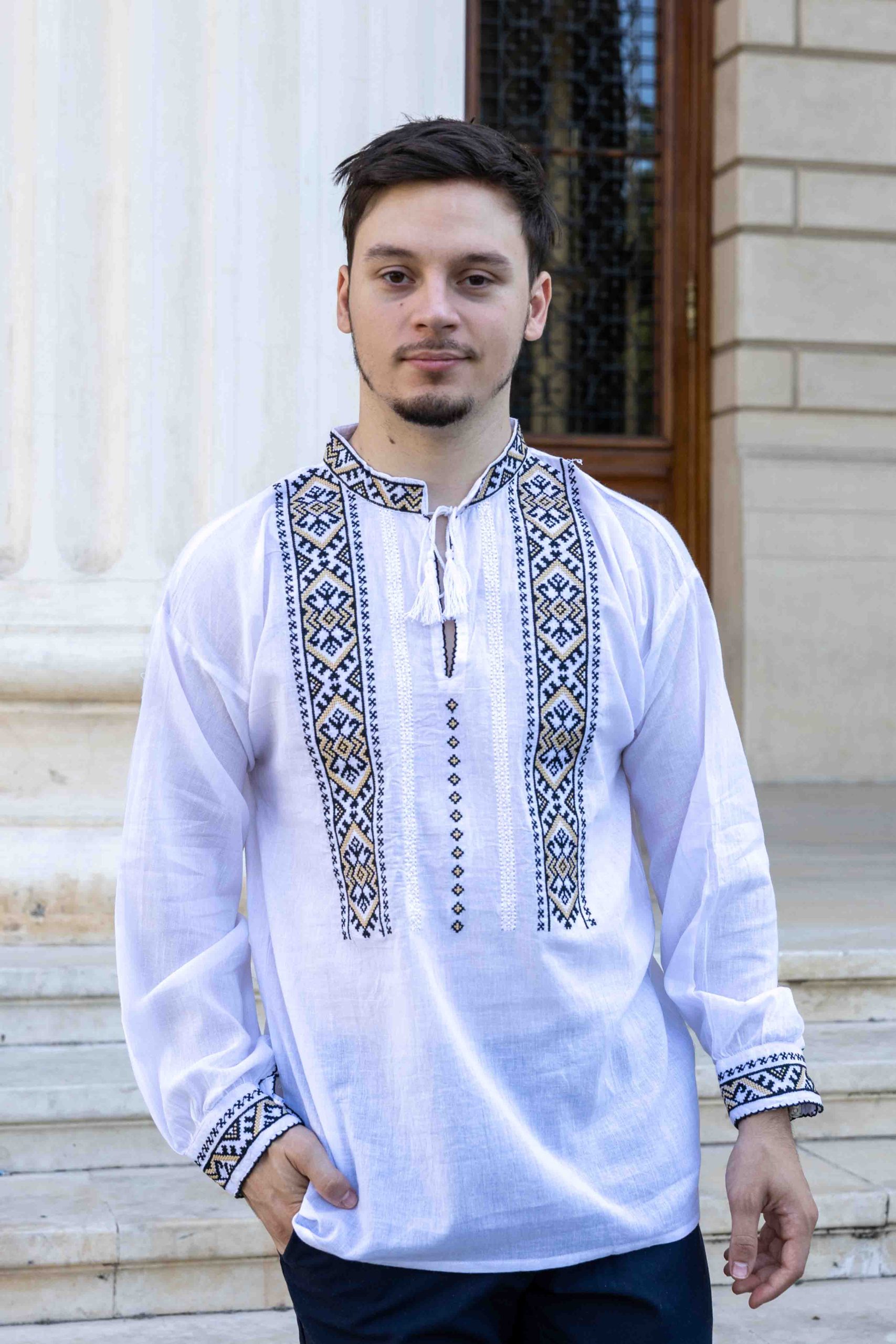 Ia Laviniu broderie bej cu negru